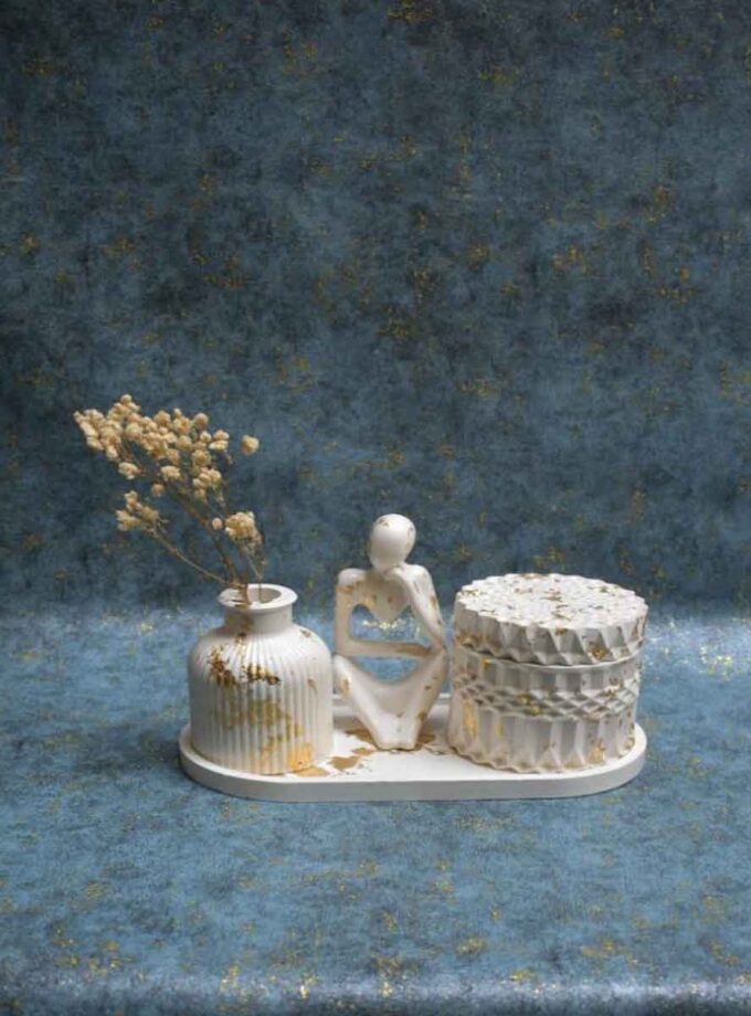 WHITE AND GOLD LUXE